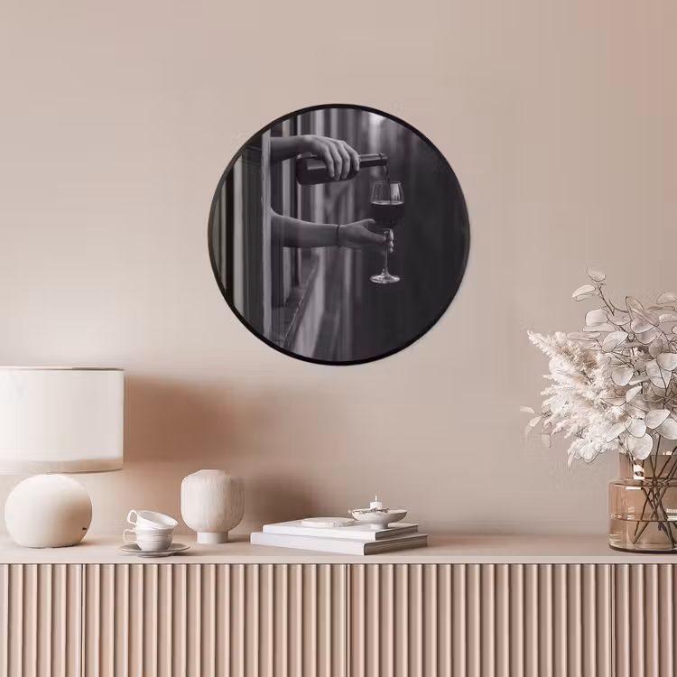 Wijnfles - Glas - Handen - Raam Fotolijst rond zonder passe partout klein -sfeer3