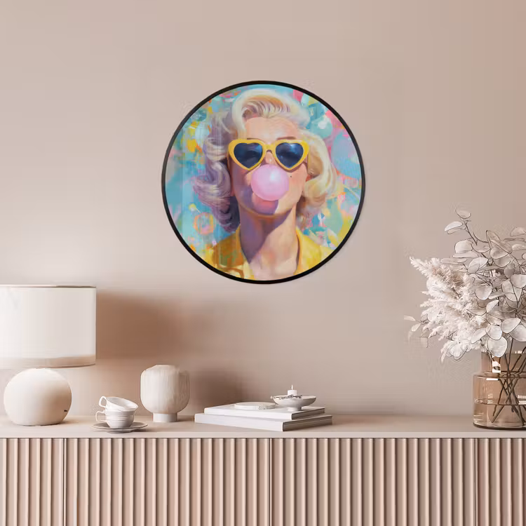 Vrouw - Blond - Roze kauwgom - Kleurrijk - Pastel Fotolijst rond zonder passe partout klein -sfeer3