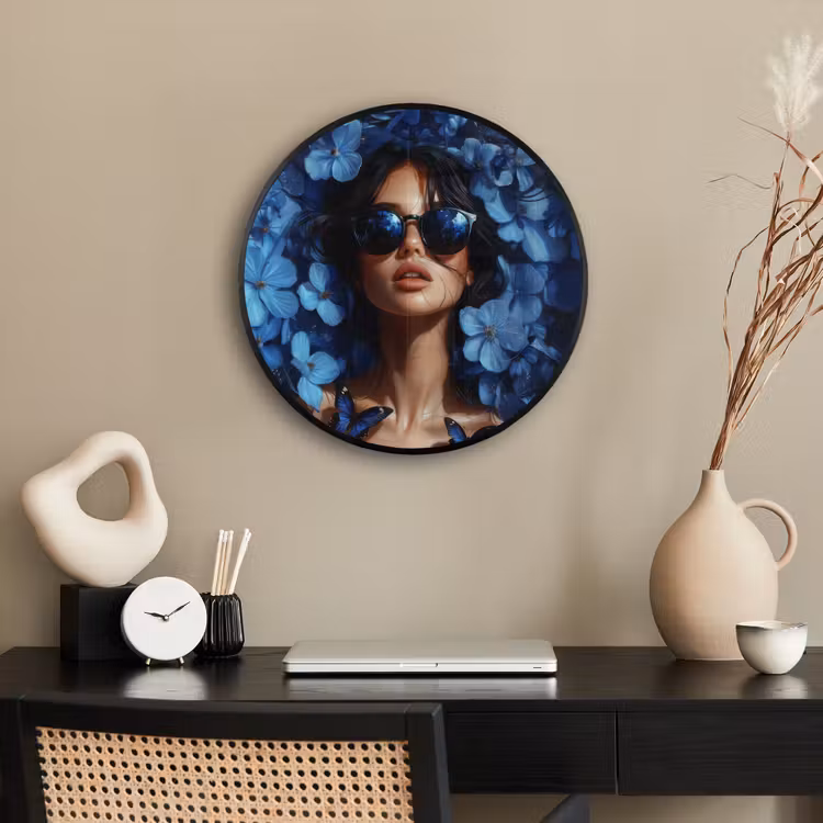 Vrouw - Blauw - Bloemen - Vlinders - Natuur Fotolijst rond zonder passe partout klein -sfeer1
