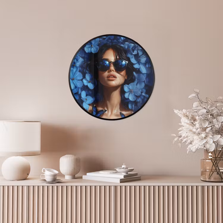 Vrouw - Blauw - Bloemen - Vlinders - Natuur Fotolijst rond zonder passe partout klein -sfeer3