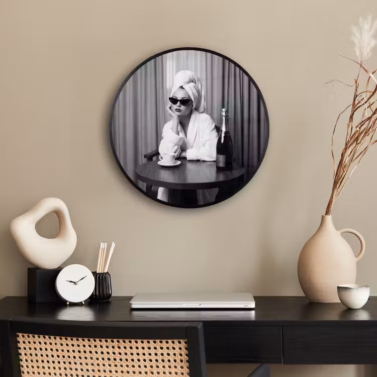 Vrouw - Bubbels - Zwart - Wit Fotolijst rond zonder passe partout klein -sfeer1