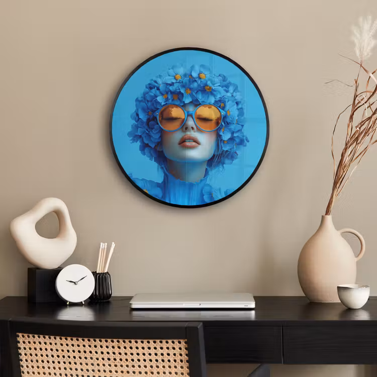 Vrouw - Bloem - Blauw - Modern - Bril - Portret Fotolijst rond zonder passe partout klein -sfeer1