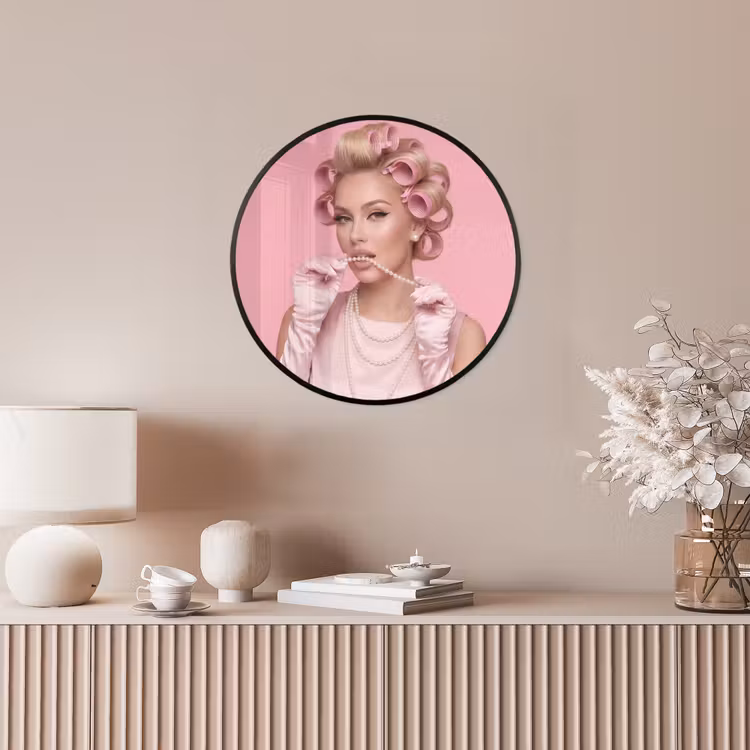 Vrouw - Roze - Parelketting - Krulspelden Fotolijst rond zonder passe partout klein -sfeer3