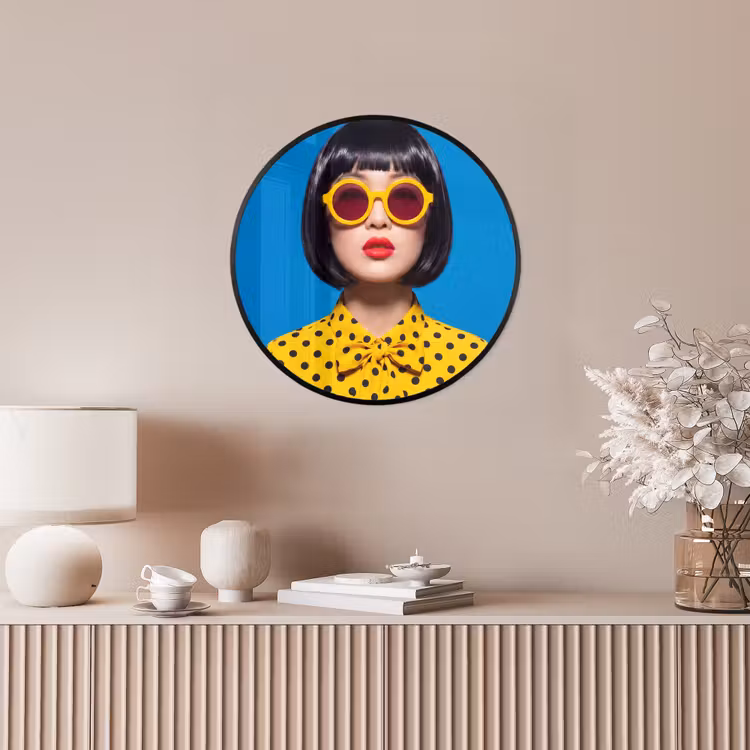 Vrouw - Zonnebril - Pop Art - Portret - Geel Fotolijst rond zonder passe partout klein -sfeer3