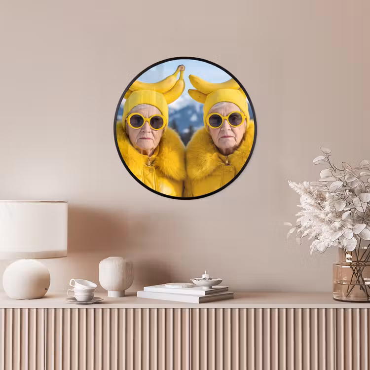 Vrouwen - Bananen - Geel Fotolijst rond zonder passe partout klein -sfeer3