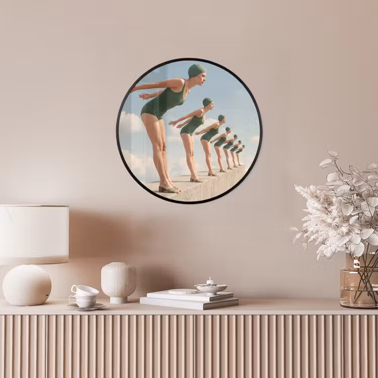 Photo Frame Round - Women - Diving Pose - Clouds - Vrouwen - Duikhouding - Wolken Fotolijst rond zonder passe partout klein