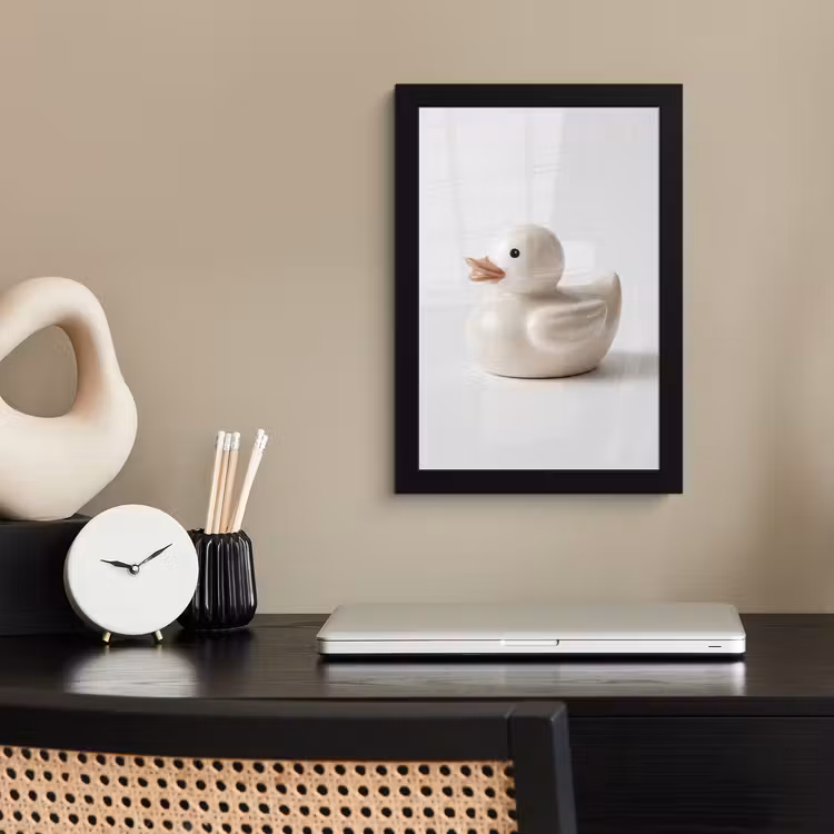 Badeend - Minimalistisch - Wit fotolijst zwart zonder passe partout klein -sfeer1