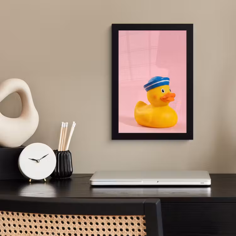 Matroos - Eend - Roze fotolijst zwart zonder passe partout klein -sfeer1