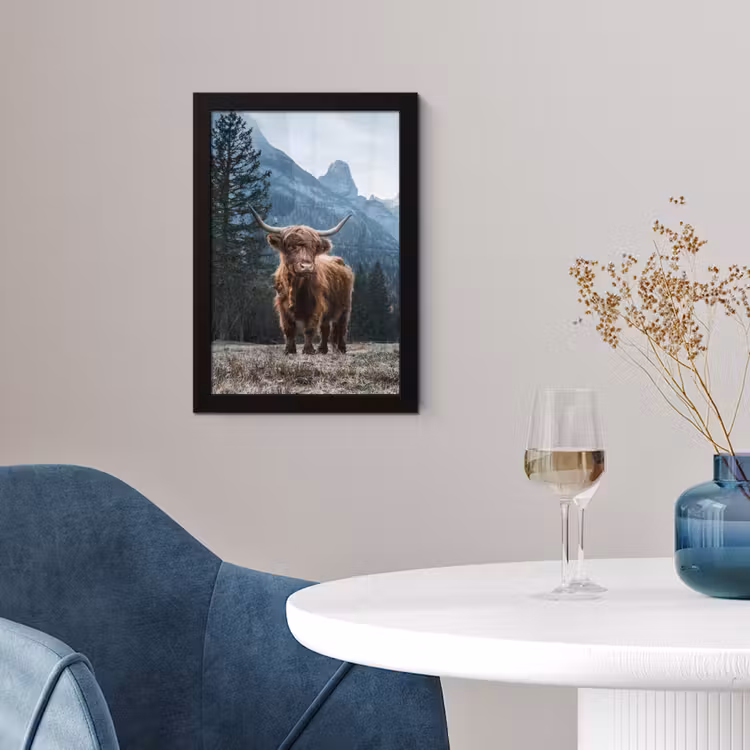 Schotse hooglander - Berg - Landschap - Bomen - Koe - Natuur fotolijst zwart zonder passe partout klein -sfeer4
