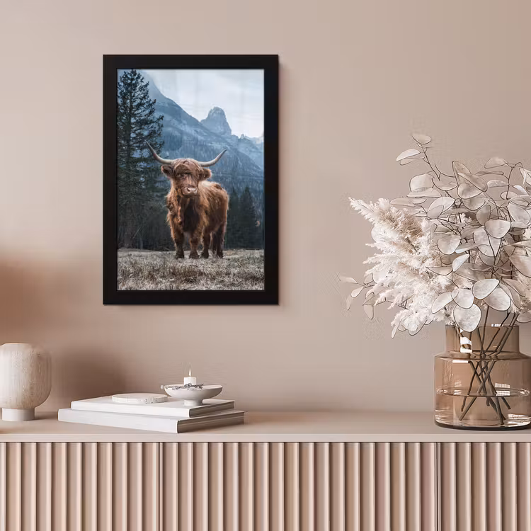 Schotse hooglander - Berg - Landschap - Bomen - Koe - Natuur fotolijst zwart zonder passe partout klein -sfeer5