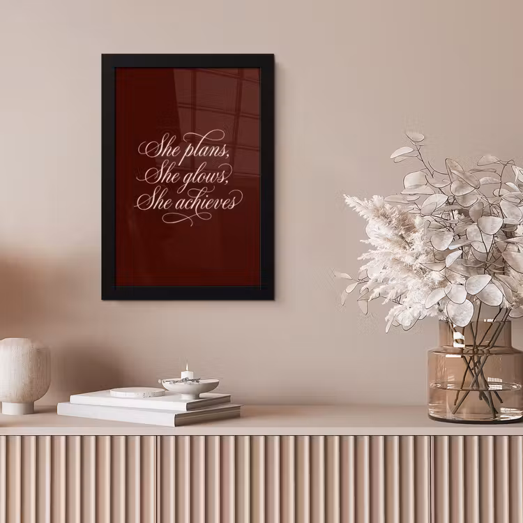 She plans she glows she achieves - Rood - Cursief fotolijst zwart zonder passe partout klein -sfeer5