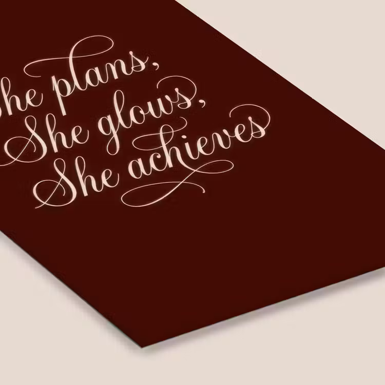 She plans she glows she achieves - Rood - Cursief fotolijst zwart zonder passe partout klein -zsfeer6