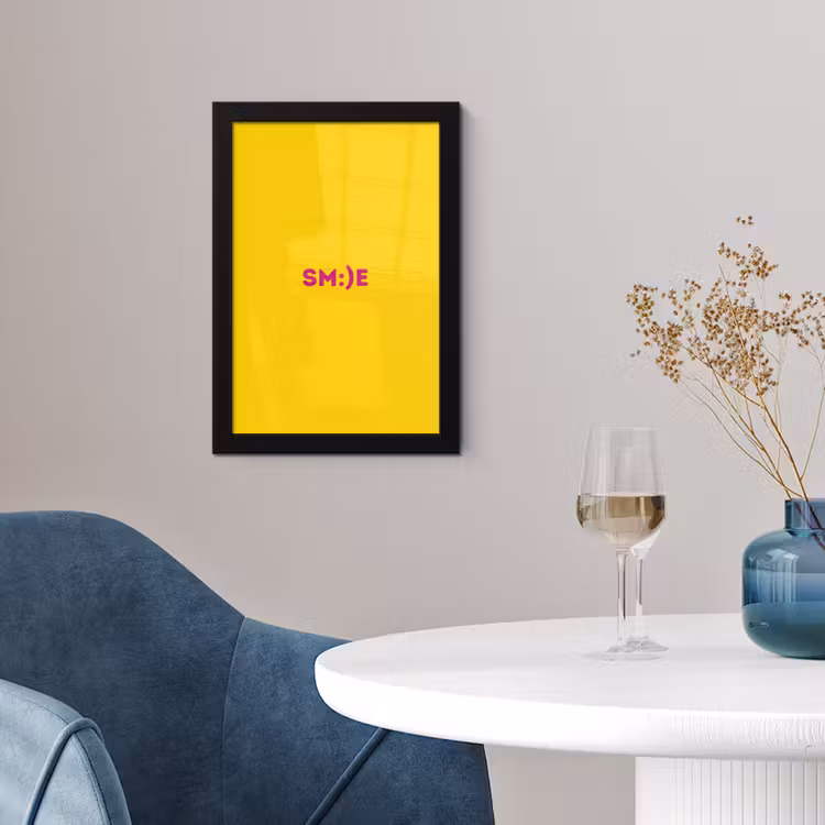 Smile - Roze - Geel fotolijst zwart zonder passe partout klein -sfeer4