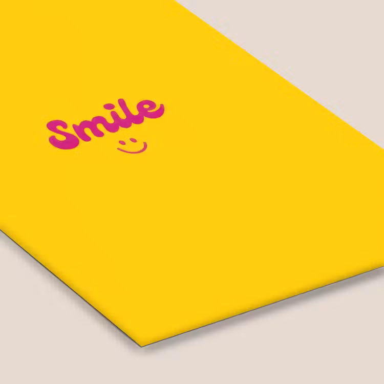 Smile - Geel - Roze fotolijst zwart zonder passe partout klein -zsfeer6