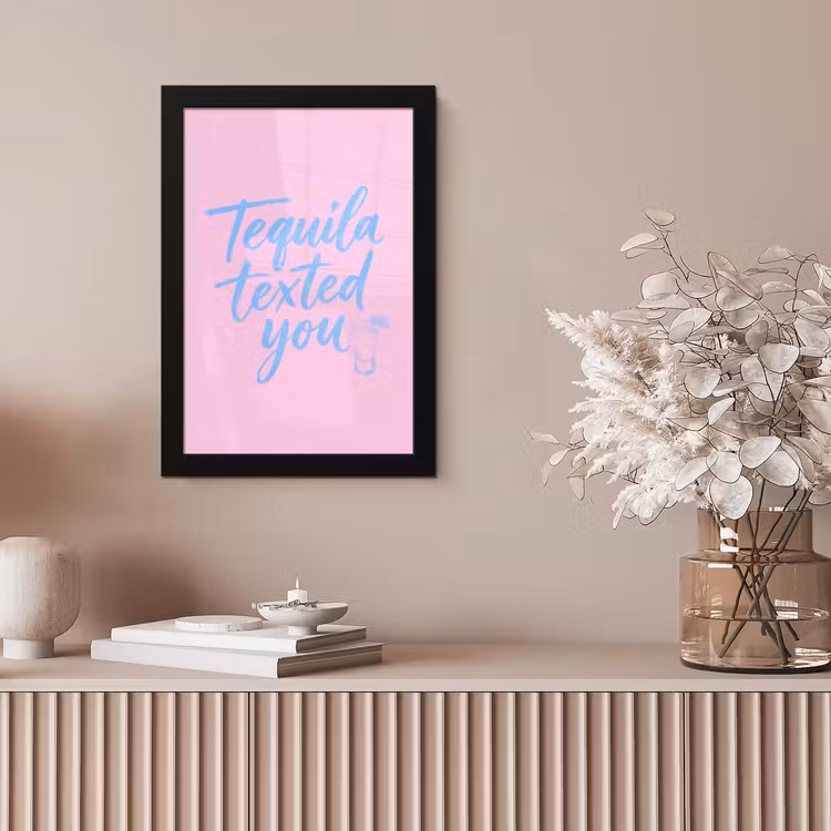 Tequila texted you - Roze - Blauw fotolijst zwart zonder passe partout klein -sfeer5