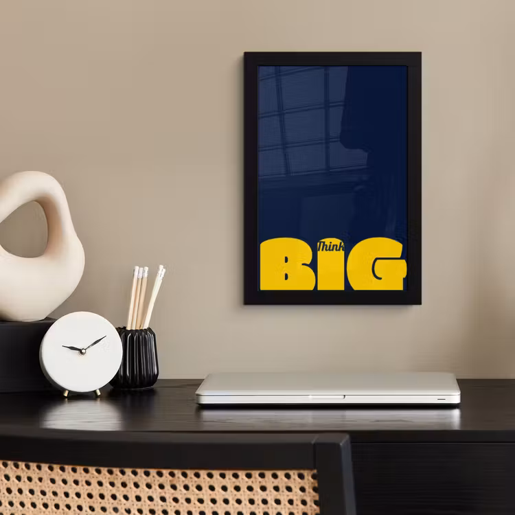 Think big - Blauw - Geel fotolijst zwart zonder passe partout klein -sfeer1