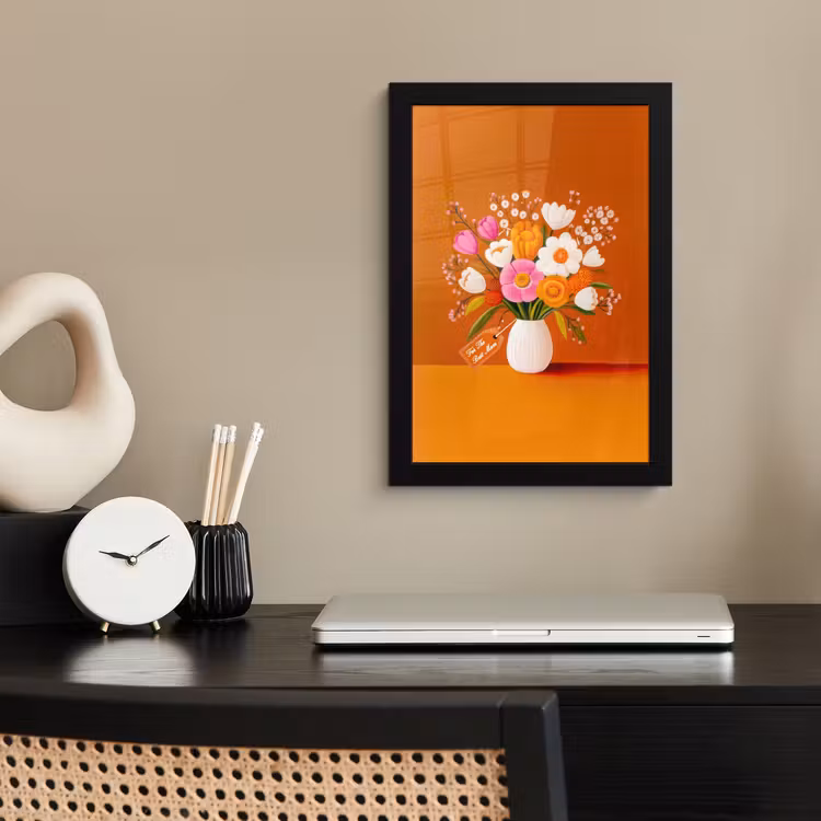 Vaas - Bloemen - Oranje fotolijst zwart zonder passe partout klein -sfeer1