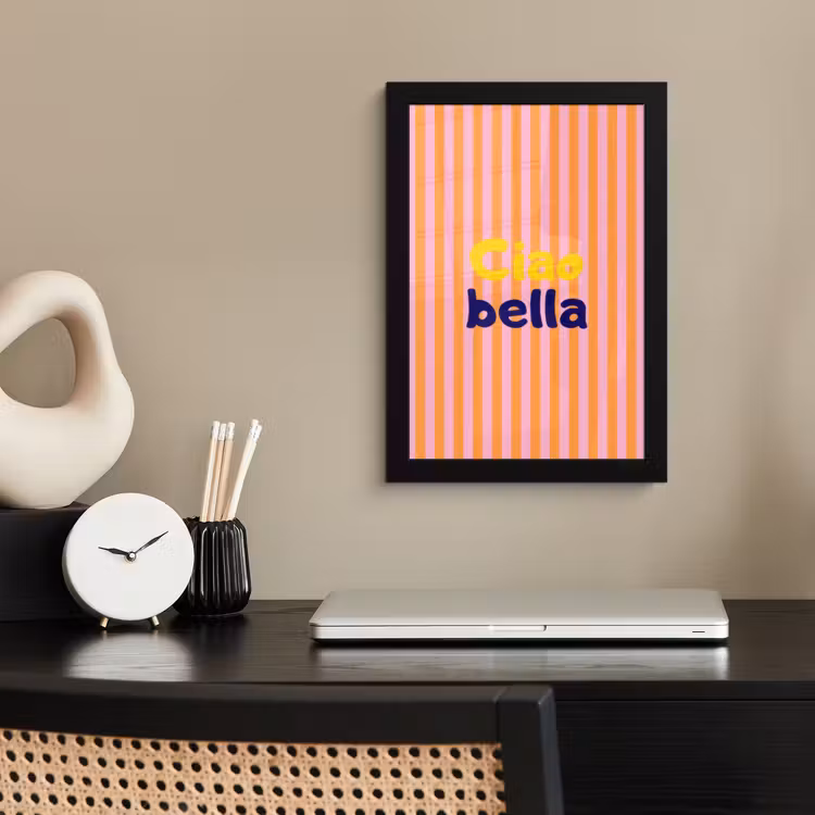 Verticaal - Strepen - Oranje - Ciao bella fotolijst zwart zonder passe partout klein -sfeer1