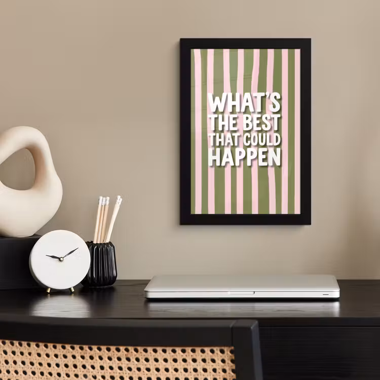 What's the best that could happen - Strepen - Groen - Roze fotolijst zwart zonder passe partout klein -sfeer1