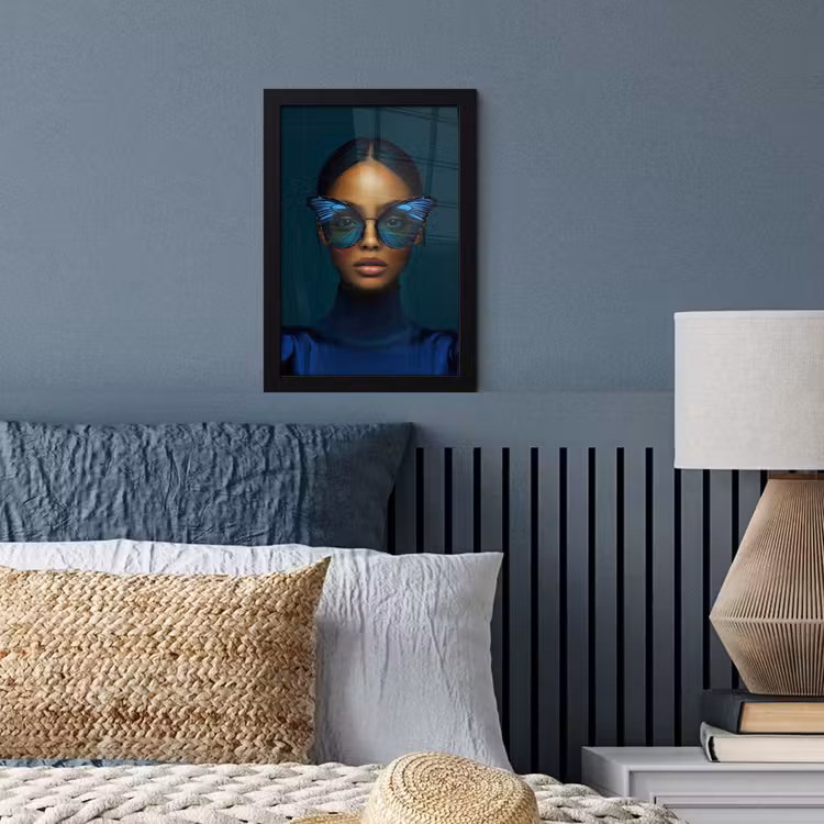 Vrouw - Vlinder - Bril - Blauw - Modern - Portret fotolijst zwart zonder passe partout klein -sfeer3