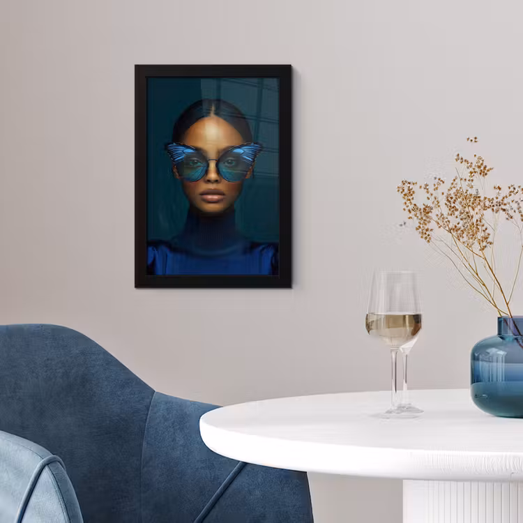 Vrouw - Vlinder - Bril - Blauw - Modern - Portret fotolijst zwart zonder passe partout klein -sfeer4