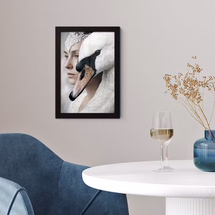 Vrouw - Zwaan - Wit fotolijst zwart zonder passe partout klein -sfeer4