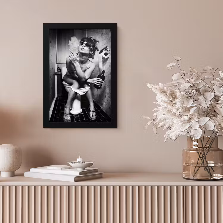 Vrouw - Vintage - Krulspelden - Toilet - Sigaret fotolijst zwart zonder passe partout klein -sfeer5