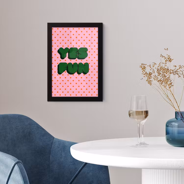 Yes fun - Groen - Roze - Stippen fotolijst zwart zonder passe partout klein -sfeer4