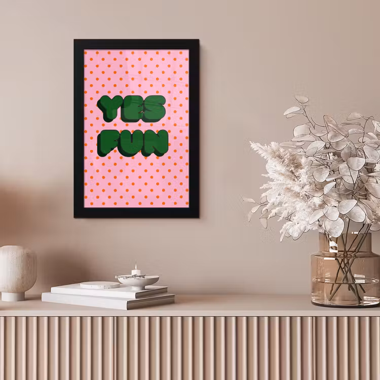 Yes fun - Groen - Roze - Stippen fotolijst zwart zonder passe partout klein -sfeer5