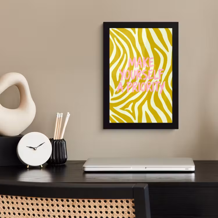 Zebraprint - Priority - Roze fotolijst zwart zonder passe partout klein -sfeer1