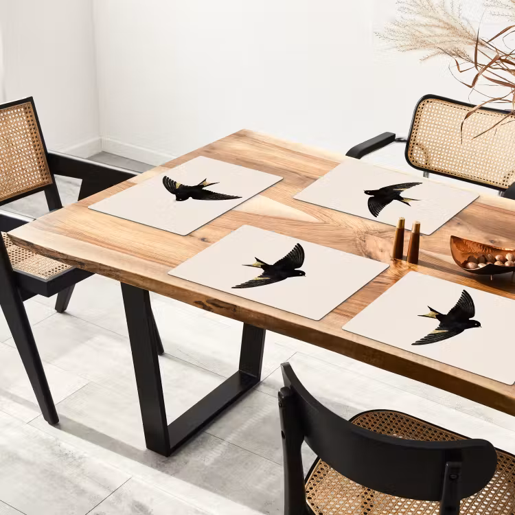 Zwarte zwaluw - Gouden accenten - Lichte achtergrond Placemat vinyl groot -zzsfeer4_Kitchenyeah-website