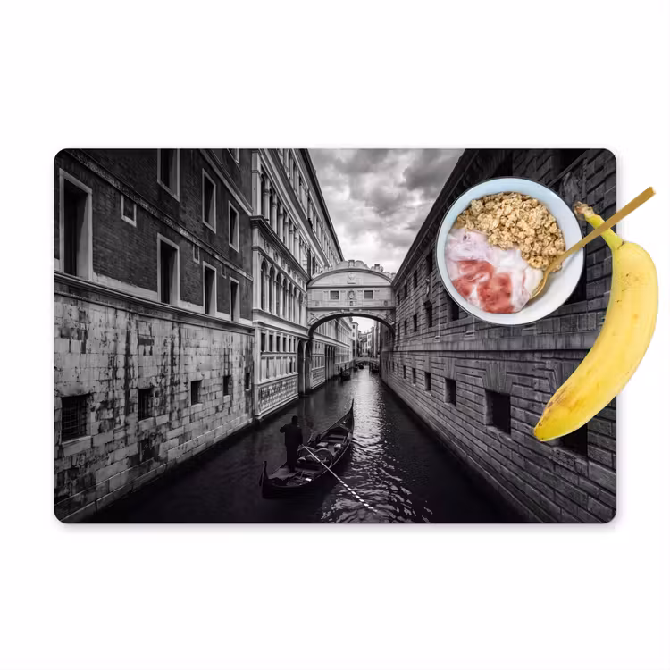Boot - Waterweg - Stad - Zwart-wit - Architectuur Placemat vinyl groot -zzzproduct_Kitchenyeah-website