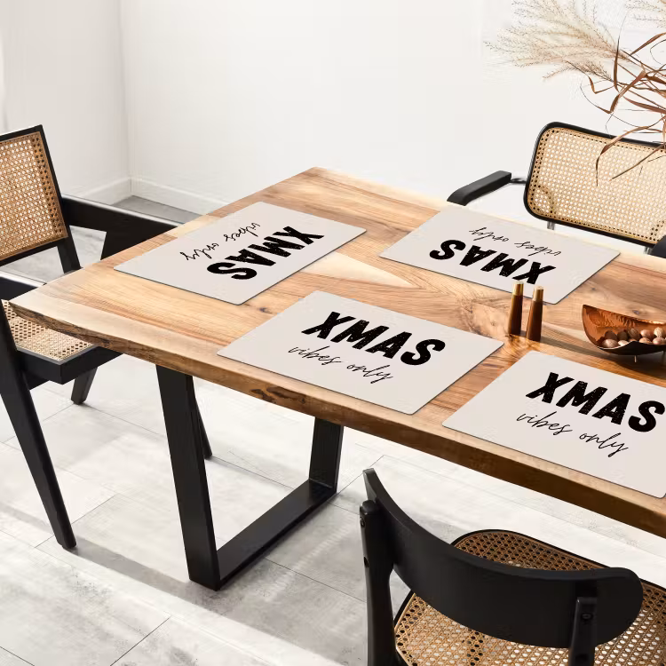 Kerst - Spreuk - xmas vibes only - Beige Placemat vinyl groot -zzsfeer4_Kitchenyeah-website