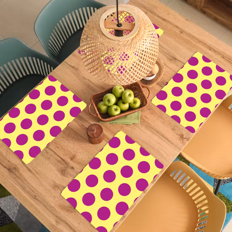 Dots - Klassiek - Geel Placemat vinyl groot 368 -zzsfeer5_Kitchenyeah-website