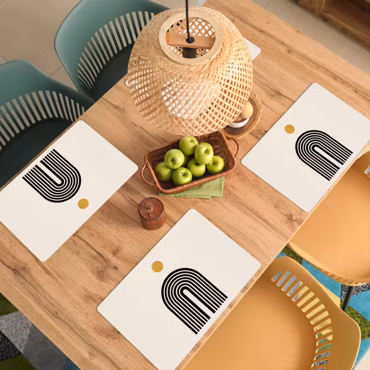 Minimalistisch - Zwarte boog - Gouden cirkel Placemat vinyl groot -zzsfeer5_Kitchenyeah-website