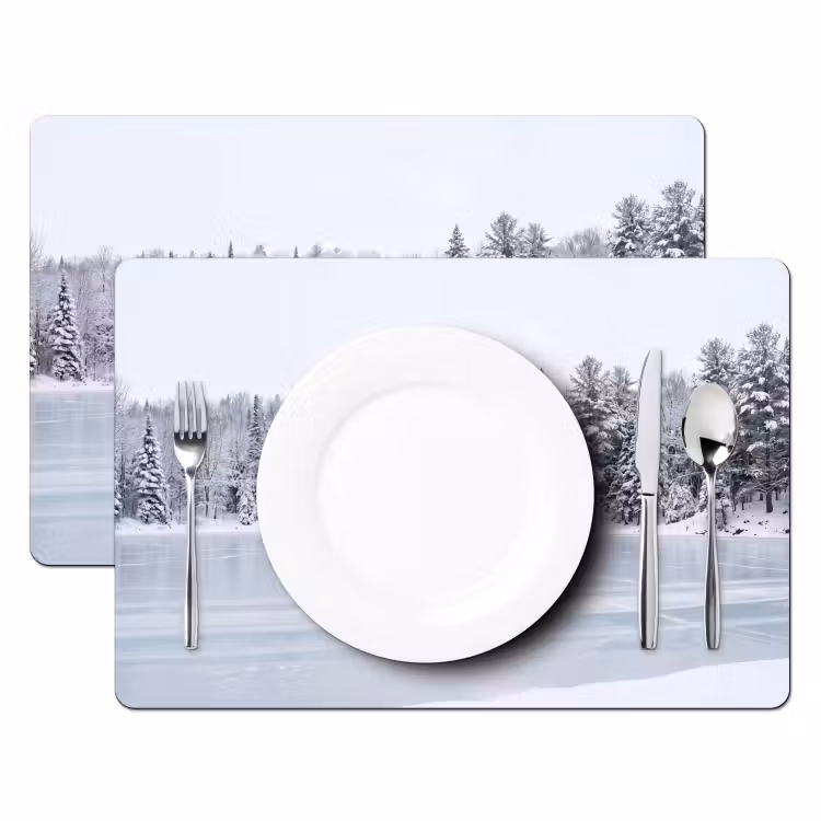 Meer - Dennen - IJs - Winter - Rustgevend Placemat vinyl groot -zzsfeer2_Kitchenyeah-website