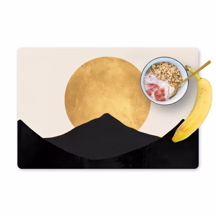 Bergsilhouetten - Gouden cirkel - Beige Placemat vinyl groot -zzzproduct_Kitchenyeah-website
