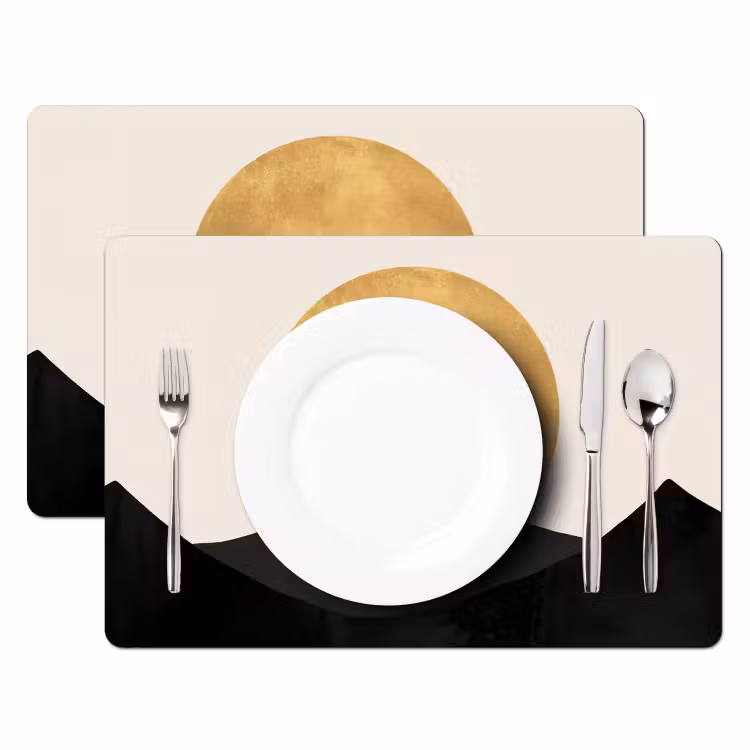 Bergsilhouetten - Gouden cirkel - Beige Placemat vinyl groot -zzsfeer2_Kitchenyeah-website