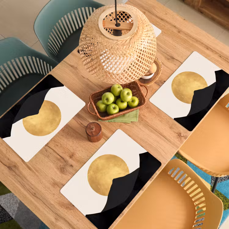 Bergsilhouetten - Gouden cirkel - Beige Placemat vinyl groot -zzsfeer5_Kitchenyeah-website