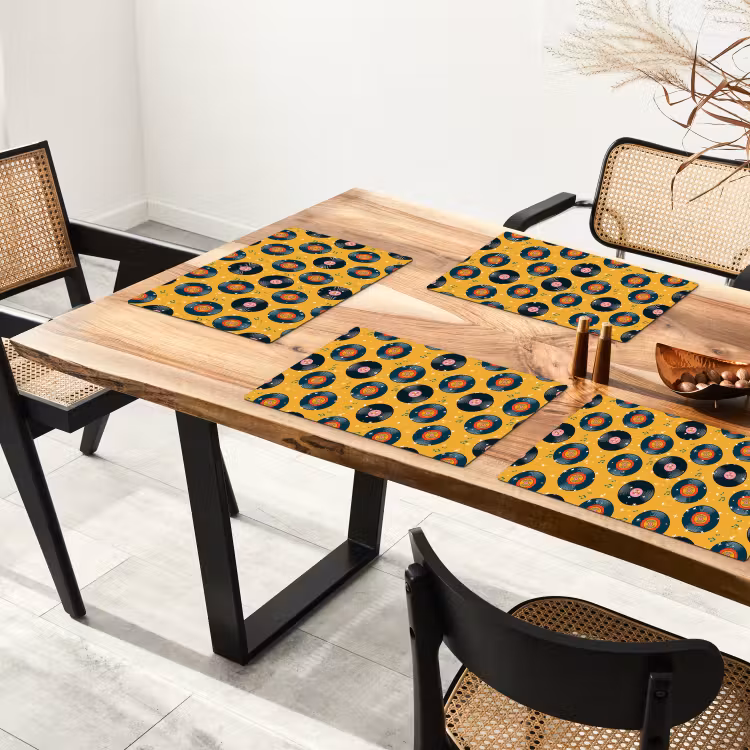 Muziek - Patroon - Geel Placemat vinyl groot 368 -zzsfeer4_Kitchenyeah-website