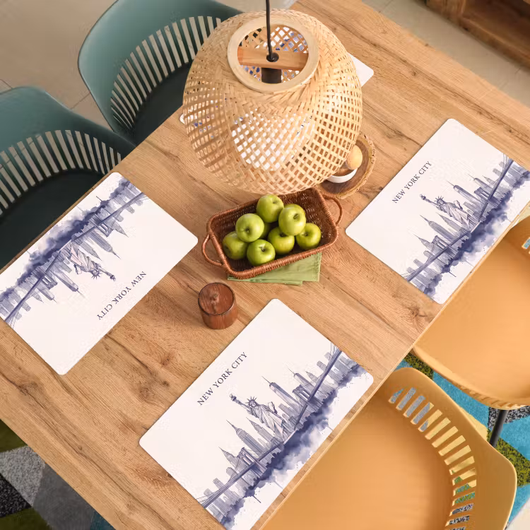 New York - Vrijheidsbeeld - Skyline - Illustratie - Blauw Placemat vinyl groot -zzsfeer5_Kitchenyeah-website