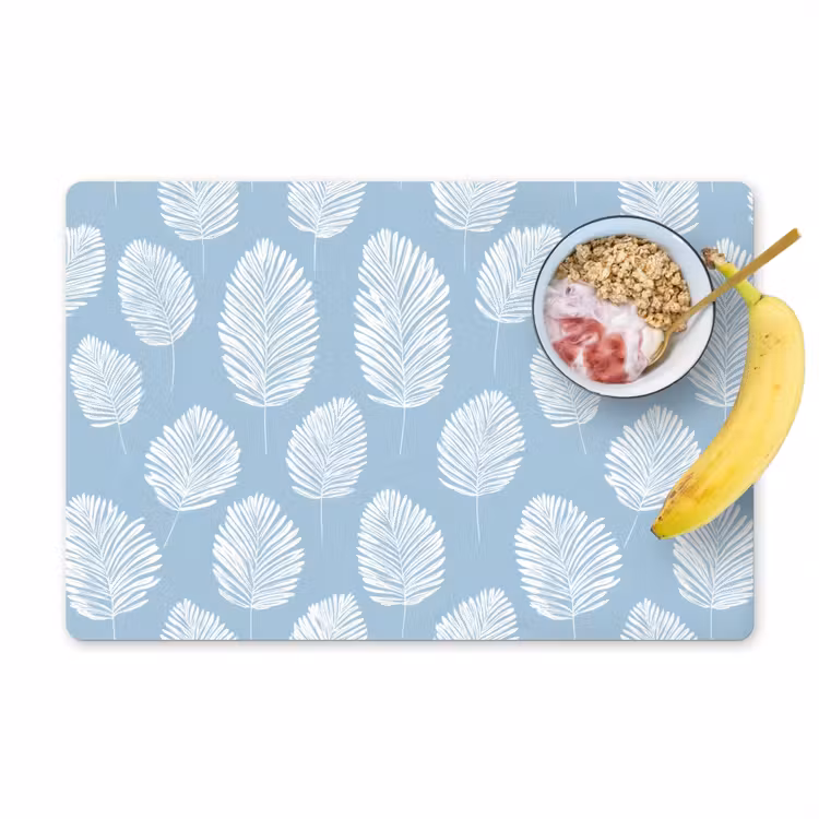Palmbladeren - Naadloos - Patroon - Pastelblauw Placemat vinyl groot 368 -zzzproduct_Kitchenyeah-website