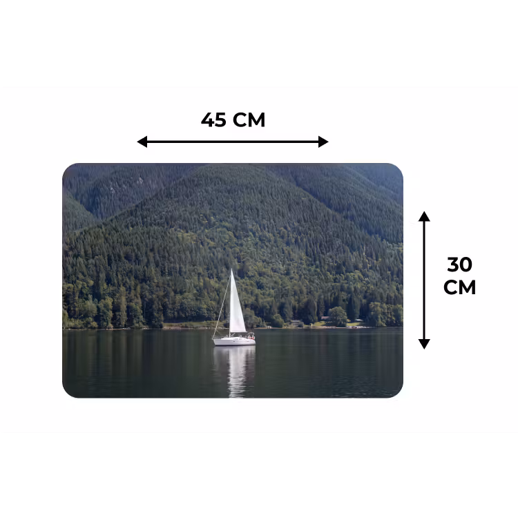 Zeilboot - Water - Bergen - Natuur - Groen Placemat vinyl groot -specs