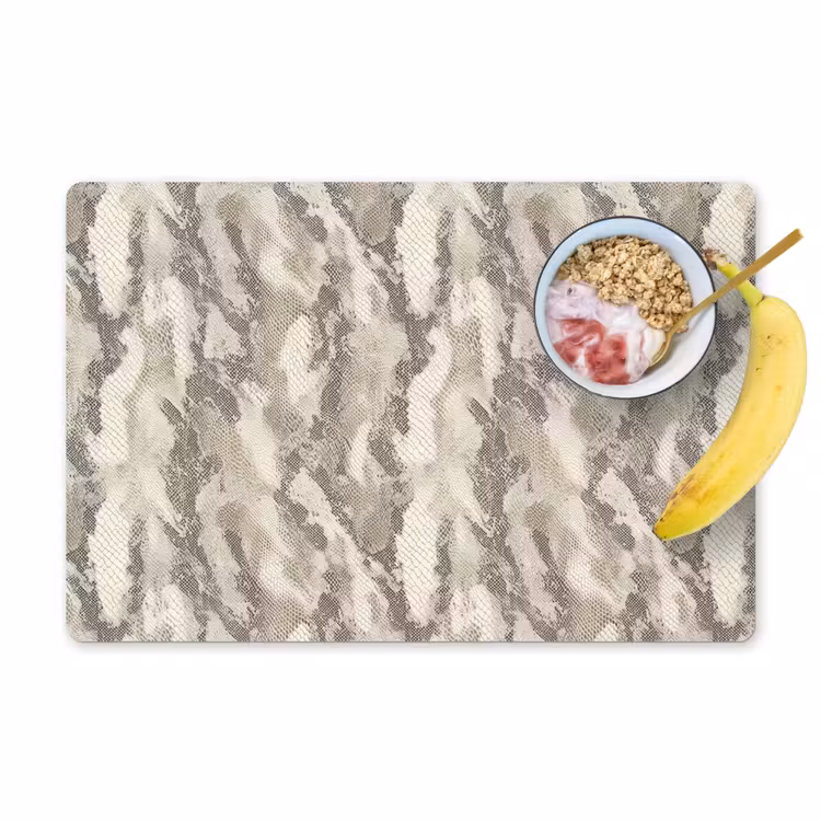 Slang - Patroon - Taupe Placemat vinyl groot 368 -zzzproduct_Kitchenyeah-website