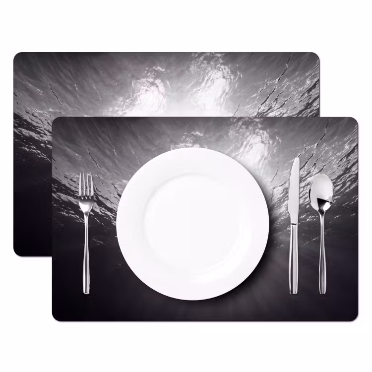 Schildpad - Onderwater - Lichtstralen - Oceaan - Zwart-wit Placemat vinyl groot -zzsfeer2_Kitchenyeah-website