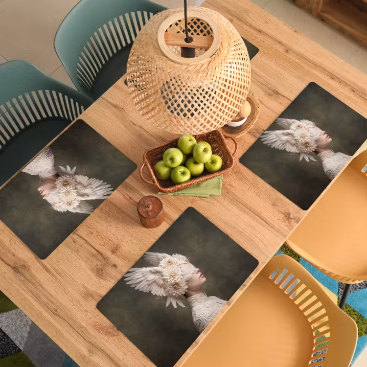 Vleugels - Vrouw - Wit Placemat vinyl groot -zzsfeer5_Kitchenyeah-website