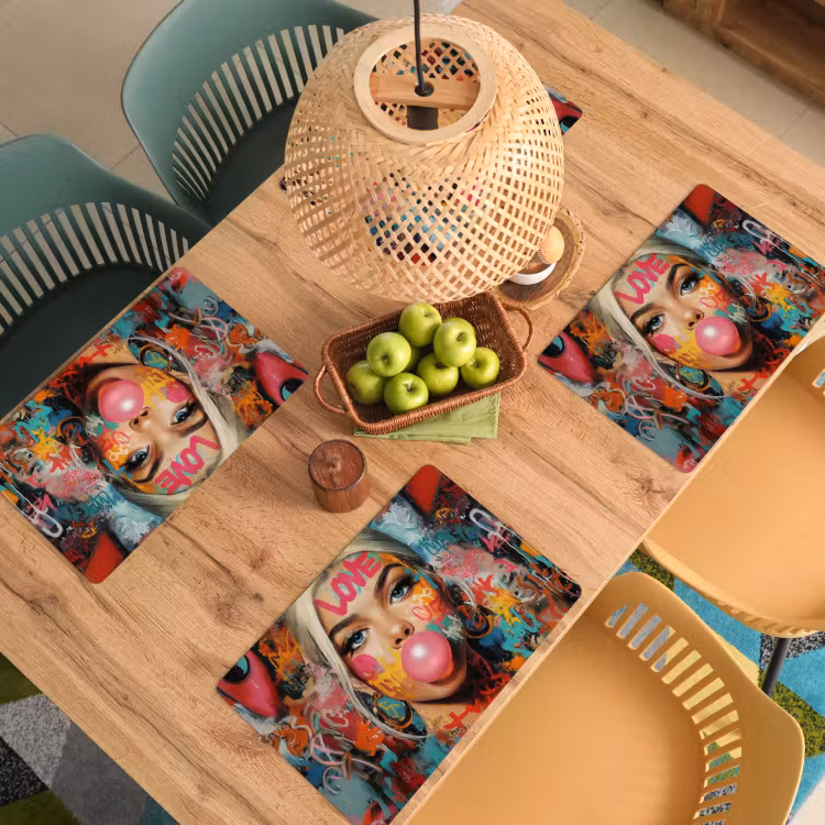 Vrouw - Kauwgom - Graffiti - Love Placemat vinyl groot -zzsfeer5_Kitchenyeah-website