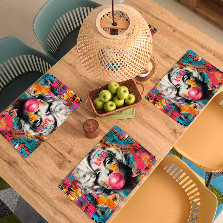 Vrouw - Kauwgom - Graffiti - Neonkleuren Placemat vinyl groot -zzsfeer5_Kitchenyeah-website