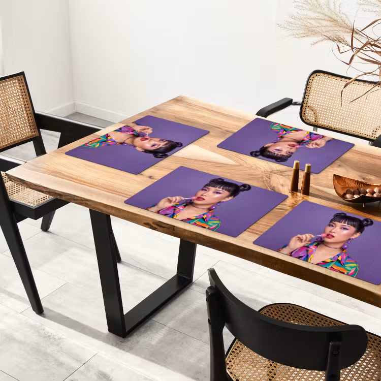 Vrouw - Portret - Make-up - Paars - Levendig Placemat vinyl groot -zzsfeer4_Kitchenyeah-website