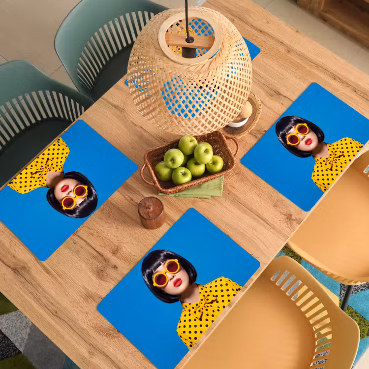 Vrouw - Zonnebril - Pop Art - Portret - Geel Placemat vinyl groot -zzsfeer5_Kitchenyeah-website
